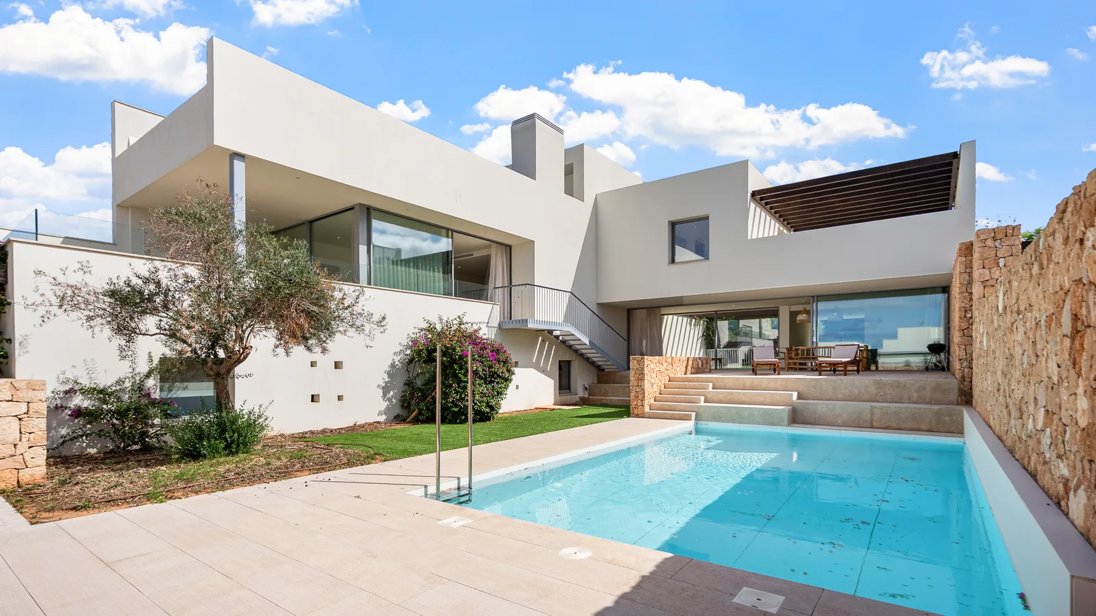 Villa de obra nueva con piscina en venta en Ibiza